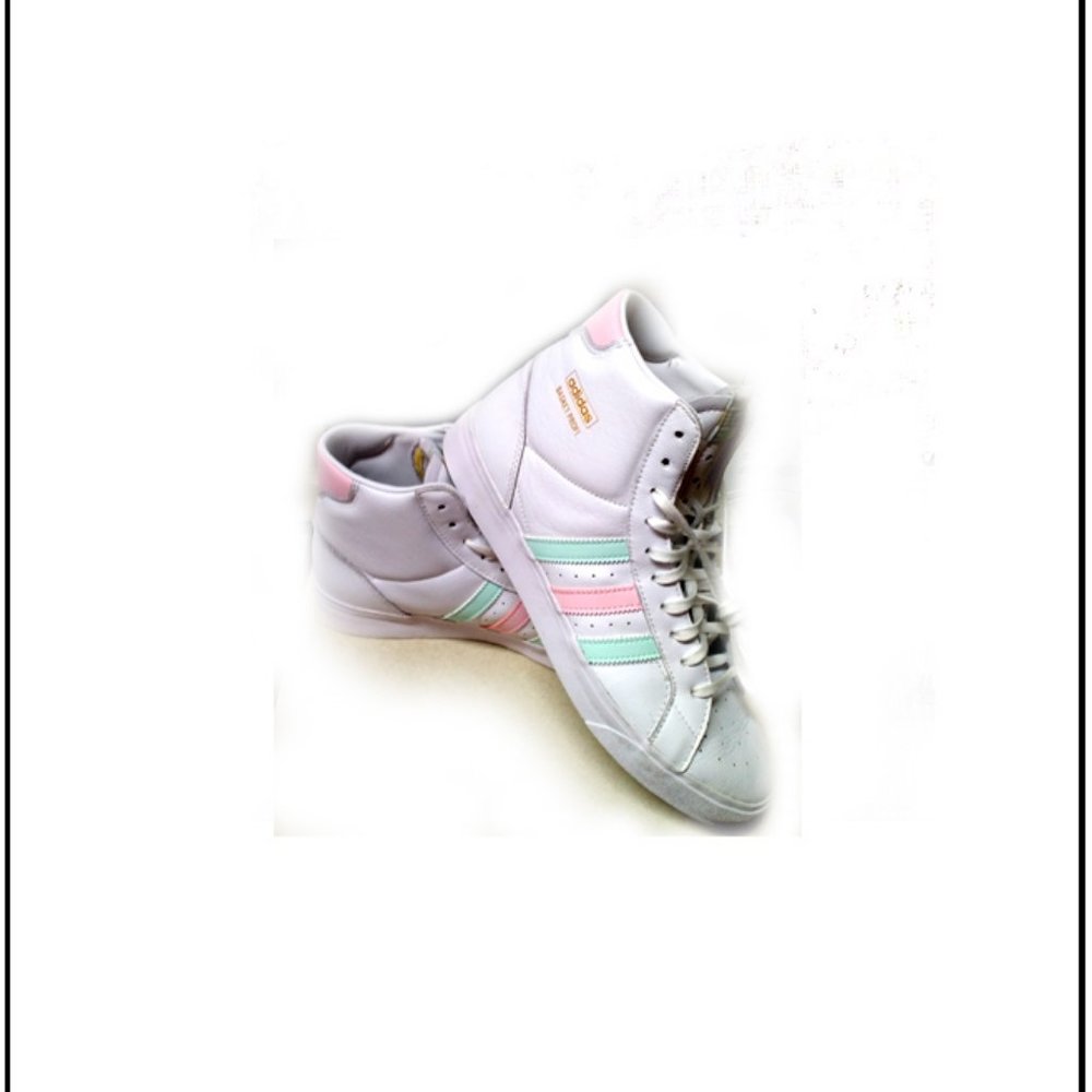 New Rare & Unique Unisex Leather Adidas Originals Athletic Shoes/Sneakers